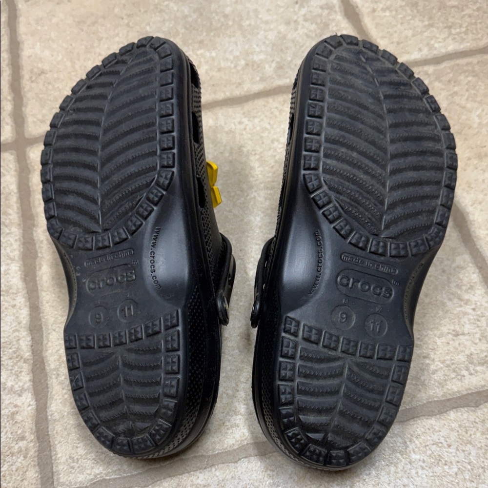 CROCS Black Mules with Vibrant Yellow Details - Picture 4 of 4